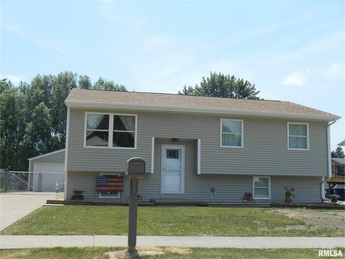 2929 W 65th St, Davenport, IA, 52806-1504 | Card Image