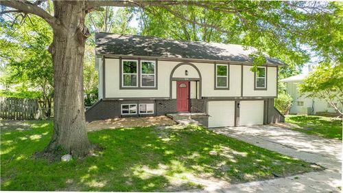 804 Nw North Summit Cir, Blue Springs, MO, 64015-3756 | Card Image