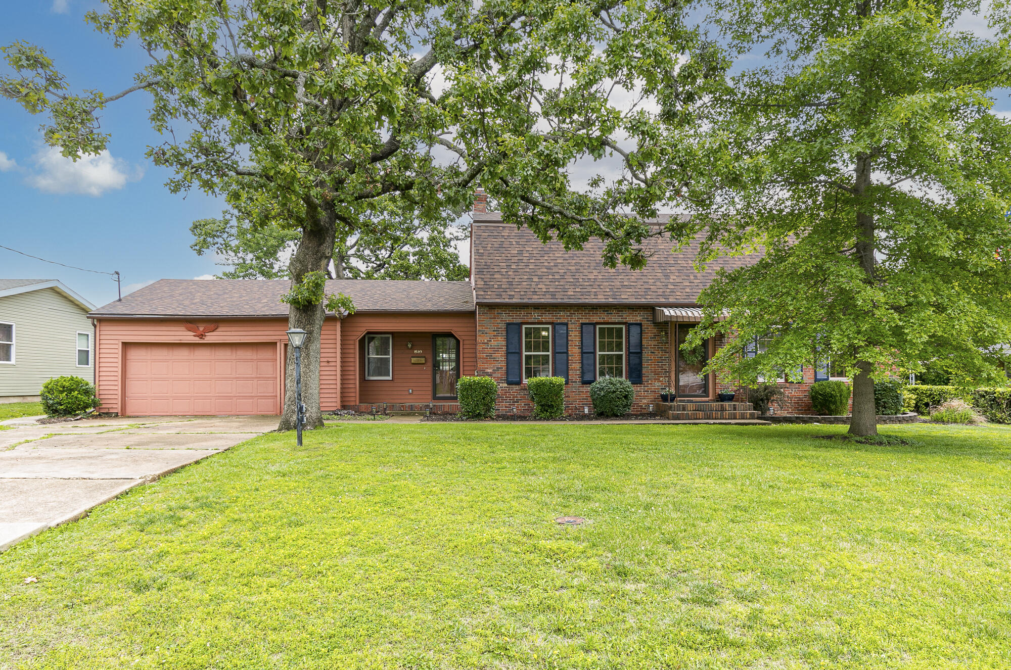 Albany Ave, Bolivar, MO 65613