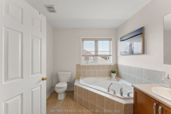 57 Littleriver Crt, House attached with 4 bedrooms, 4 bathrooms and 3 parking in Vaughan ON | Image 26