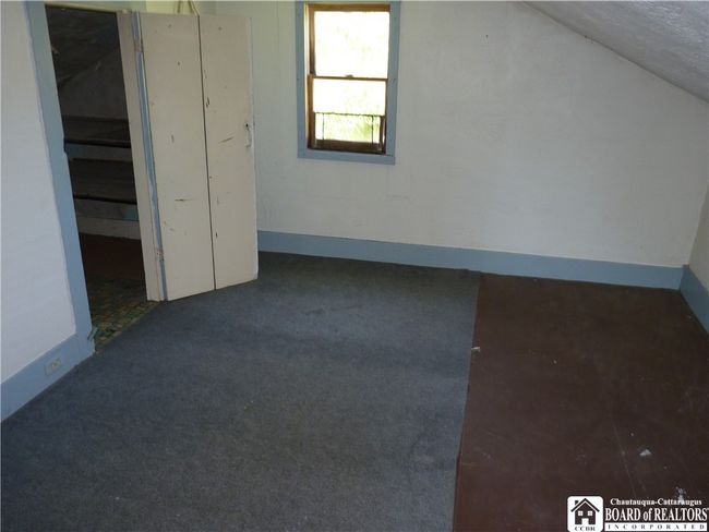 Rear sitting room with closet | Image 22