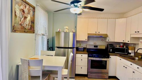 apt-2k-25 Trinity Pl, New Rochelle, NY, 10805-2607 | Card Image