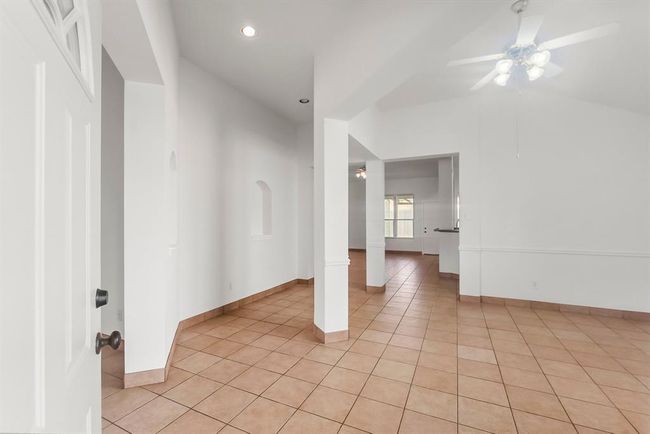 19311 Twin Buttes Dr, House other with 4 bedrooms, 2 bathrooms and 2 parking in Tomball TX | Image 4