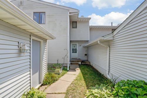 3450 Cedarview Ct, Bettendorf, IA, 52722-2881 | Card Image