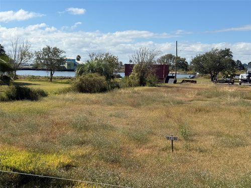 1034 16th St, San Leon, TX, 77539-2643 | Card Image