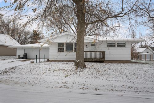 22 Westwood St, Weldon, IL, 61882-4635 | Card Image