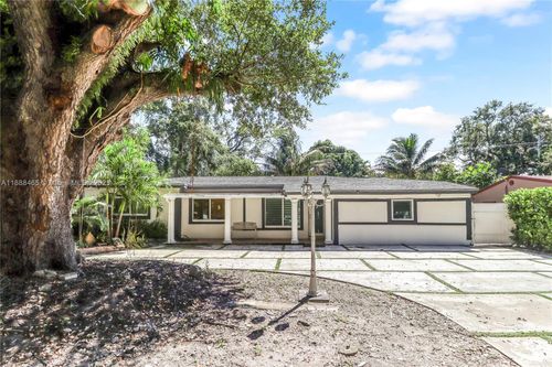640 Ne 160th St, Miami, FL, 33162-3654 | Card Image