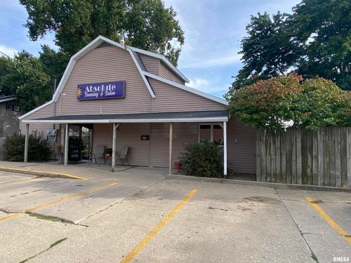 30 E Olive St, Canton, IL, 61520-1832 | Card Image