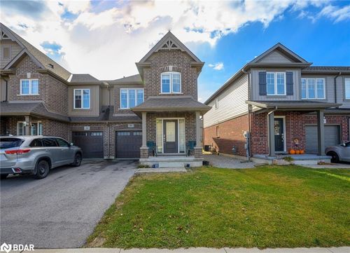 93 Heron St, Welland, ON, L3C0G8 | Card Image