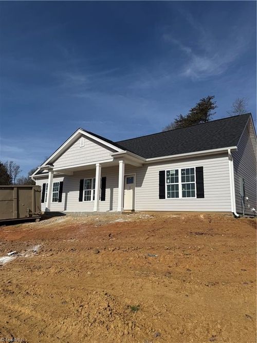 1015 Fairfield Dr, Yadkinville, NC, 27055 | Card Image