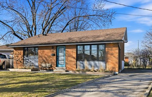 11 Sandlyn Crt, Hamilton, ON, L8H2R4 | Card Image