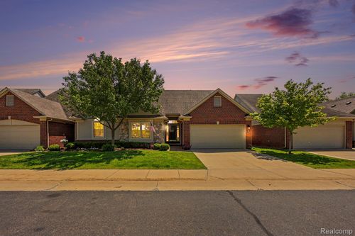 6670 Lexington Ave S, Shelby Township, MI, 48317-6302 | Card Image