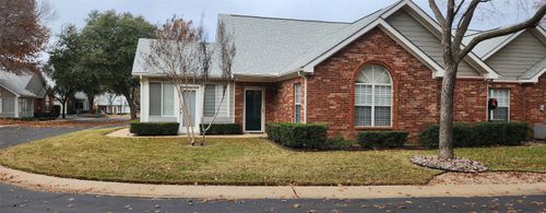 902 Bridges Dr, Arlington, TX, 76012-2047 | Card Image