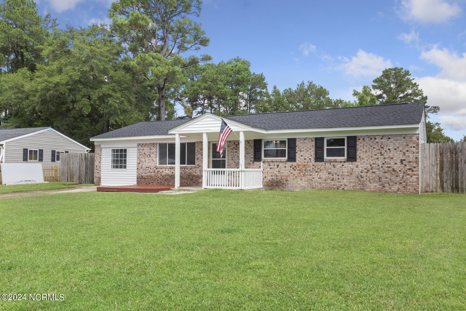 Hill Ct, Jacksonville, NC 28540