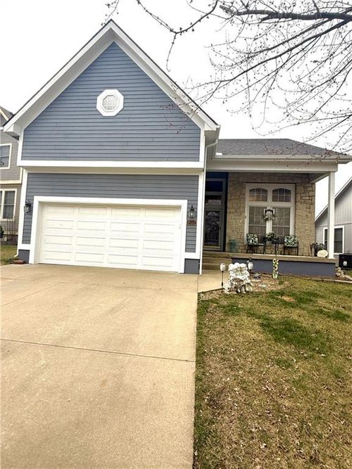 802 Redbud Dr, Paola, KS, 66071-1125 | Card Image