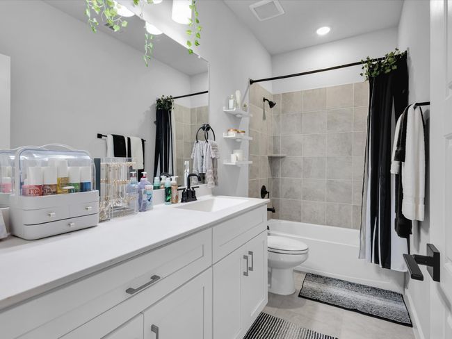 1366 Silverthorn Trl, House other with 5 bedrooms, 3 bathrooms and null parking in Justin TX | Image 21