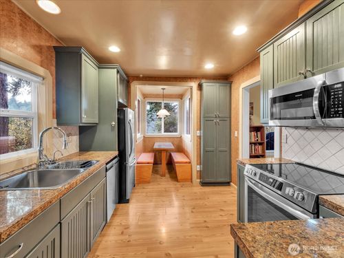 10314 20th Ave Ne, Seattle, WA, 98125-7608 | Card Image