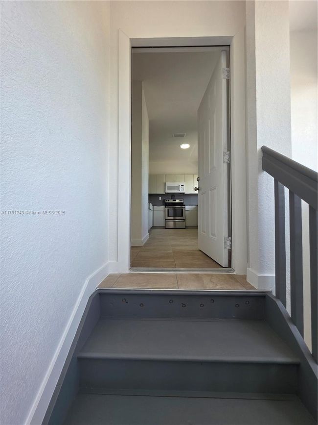 10233 Sw 176 Th St, Home with 3 bedrooms, 2 bathrooms and null parking in Miami FL | Image 4