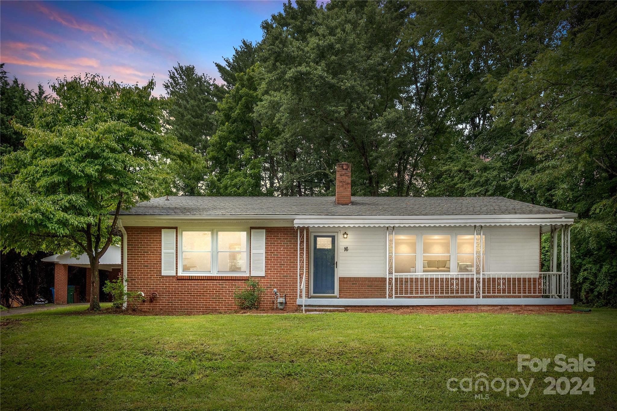 Merritt Dr, Asheville, NC 28806