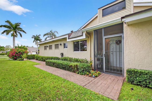 6858 Fountains Cir, Condo with 3 bedrooms, 3 bathrooms and null parking in Lake Worth FL | Image 7