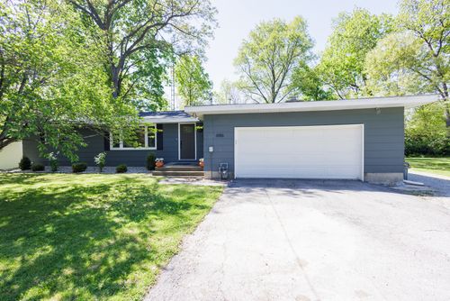 6186 E 260s Rd, Saint Anne, IL, 60964-5338 | Card Image