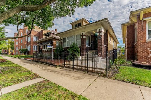8015 S Justine St, Chicago, IL, 60620-4324 | Card Image