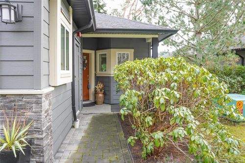 7-2319 Chilco Rd, Victoria, BC, V9B0L8 | Card Image