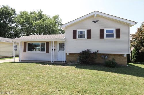 6340 Smith Rd, Brook Park, OH, 44142-3711 | Card Image