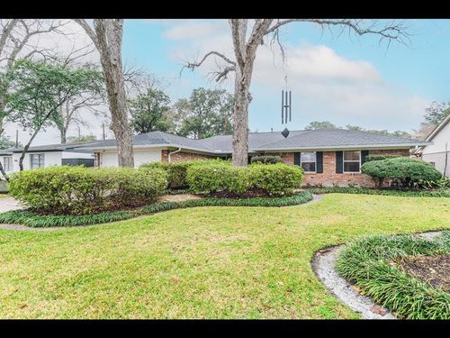 9910 Pine Lake Dr, Houston, TX, 77055-6108 | Card Image