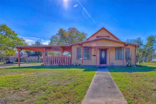 602 E Post Office St, Weimar, TX, 78962-1822 | Card Image