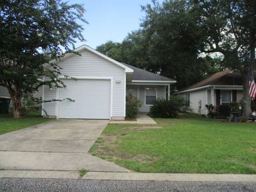 7720 Lola Cir, Navarre, FL, 32566-7995 | Card Image