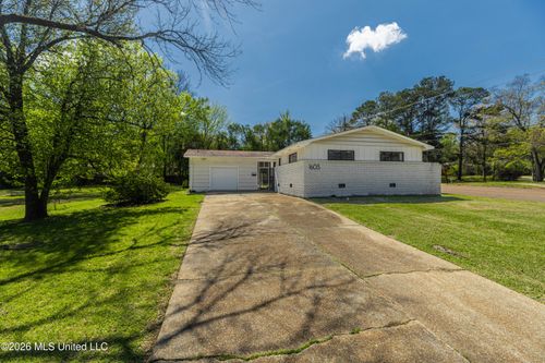 1605 Wilhurst St, Jackson, MS, 39211-5749 | Card Image