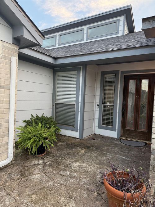 2902 Arrowhead Dr, Sugar Land, TX, 77479-1513 | Card Image