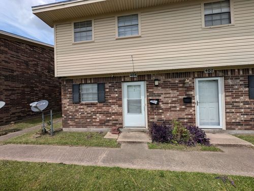 404 N 10th St, Nederland, TX, 77627-2813 | Card Image