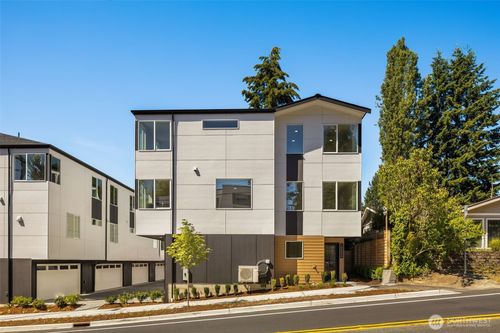 18002 A 10th Ave Ne, Shoreline, WA, 98155 | Card Image