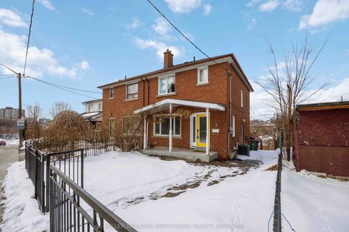 8 Porter Ave, York, ON, M6N2G9 | Card Image