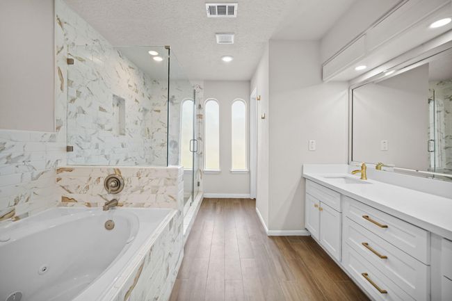 Primary bathroom | Image 21