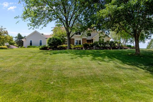 1948 Field Cliffe Dr, Richfield, WI, 53076-9646 | Card Image