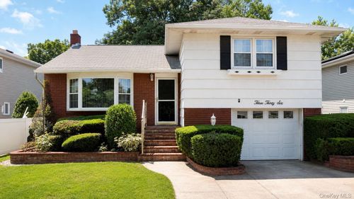 336 W Valley Stream Blvd, Valley Stream, NY, 11580-5318 | Card Image