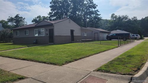 4910 Moore St, Wayne, MI, 48184-2061 | Card Image