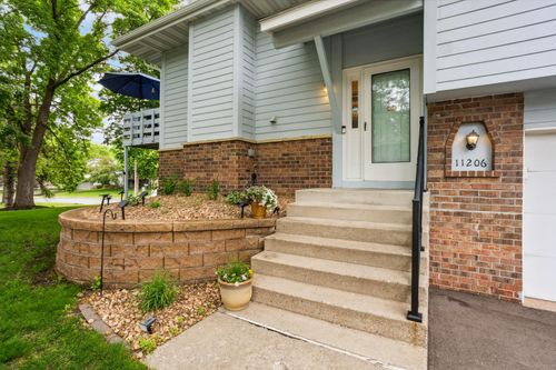 11206 Vessey Cir, Bloomington, MN, 55437-3131 | Card Image