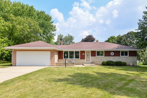 7013848 Brentwood Dr, Menomonee Falls, WI, 53051-5228 | Card Image