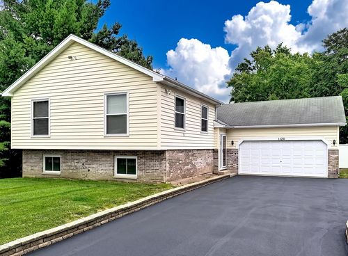1120 Cherry St, Lake In The Hills, IL, 60156-1104 | Card Image