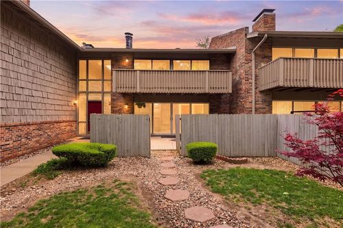 105-8730 Metcalf Ave, Overland Park, KS, 66212-2046 | Card Image