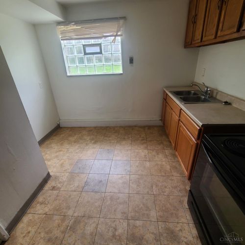 4467 Lee Rd, Cleveland, OH, 44128-2962 | Card Image