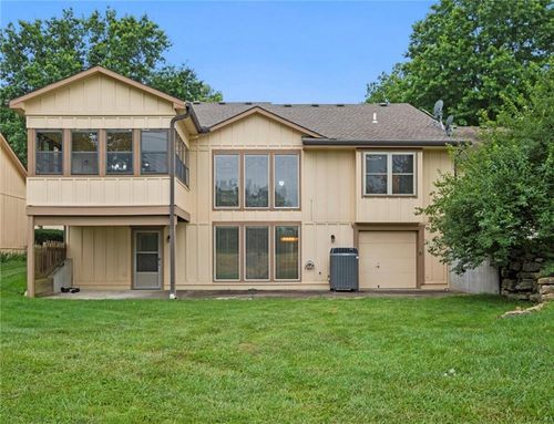 18811 Sunrise Dr, Belton, MO, 64012-9405 | Card Image