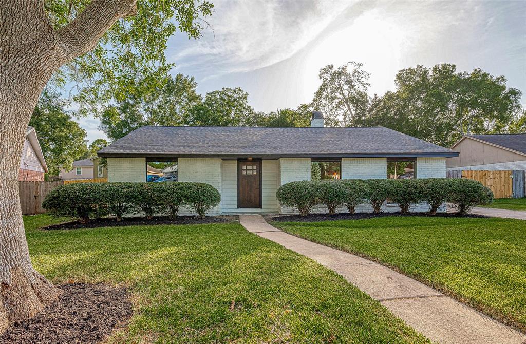 Oxnard Ln, Friendswood, TX 77546