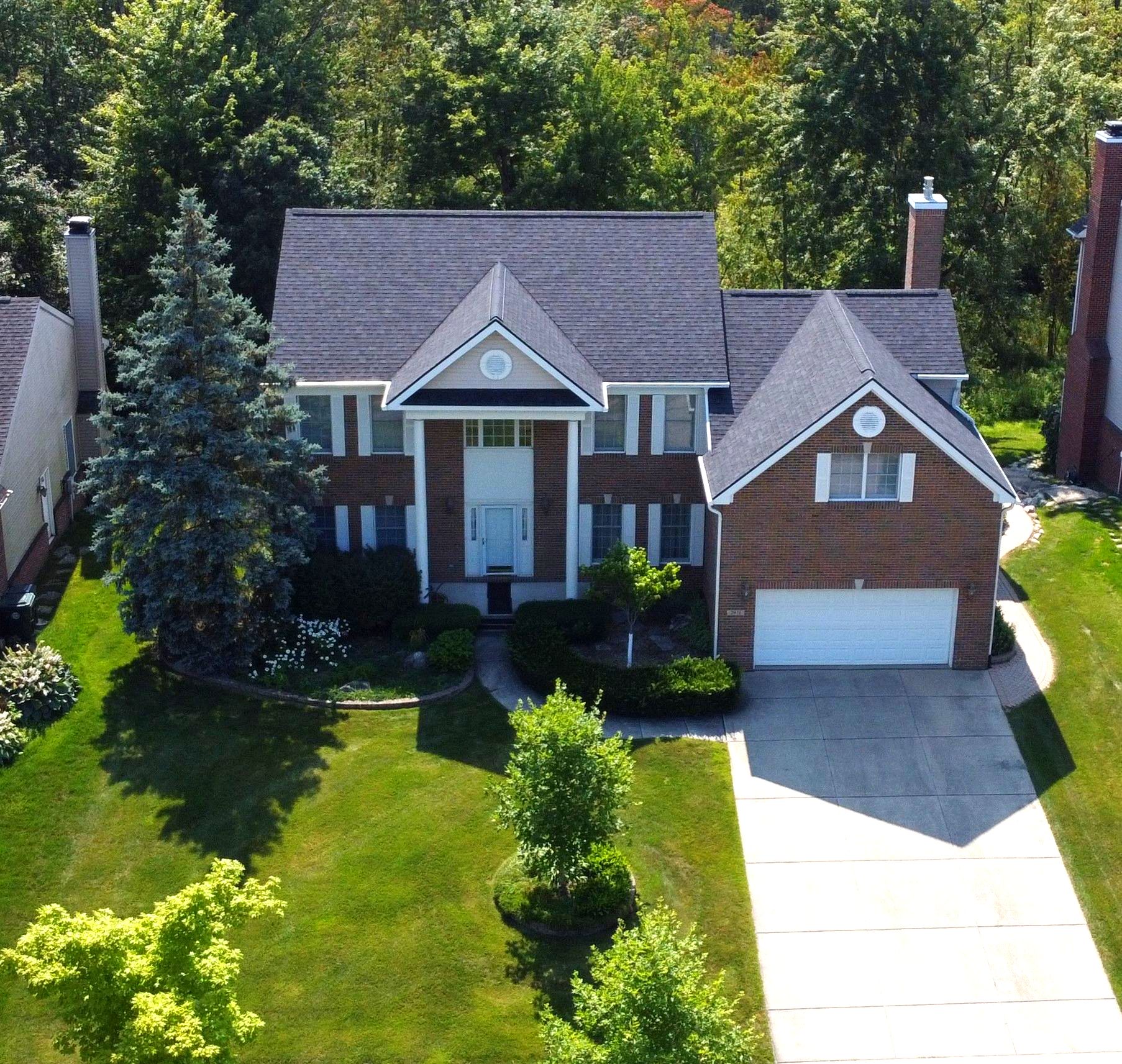 Riverside Dr, Lake Orion, MI 48359