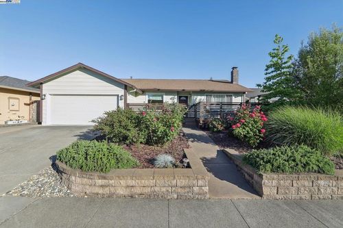 1644 Sarkesian Dr, Petaluma, CA, 94954-4574 | Card Image