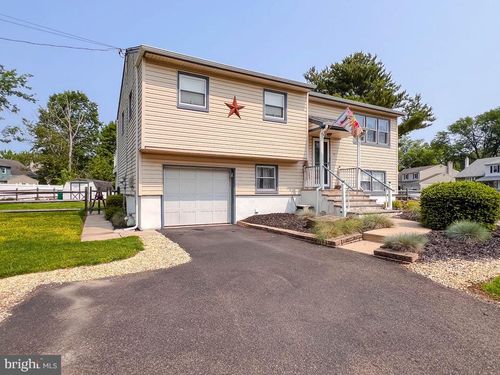 4 Bernard Dr, MORRISVILLE, PA, 19067-5903 | Card Image